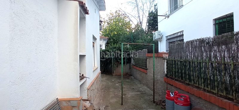 Foto bd36f3f4-88cd-4ea7-8d3e-6903d2868e5d. Xalet amb xemeneia calefacció aparcament a Montflorit Cerdanyola del Vallès