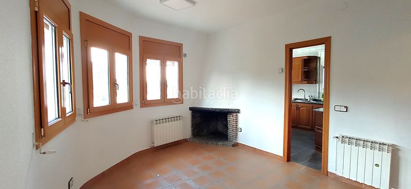 Foto eb86cd5c-0df8-41f6-b327-8bed99053892. Xalet amb xemeneia calefacció aparcament a Montflorit Cerdanyola del Vallès