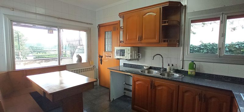 Foto fa34ed82-0598-4959-be95-aee6ae6e1e35. Xalet amb xemeneia calefacció aparcament a Montflorit Cerdanyola del Vallès