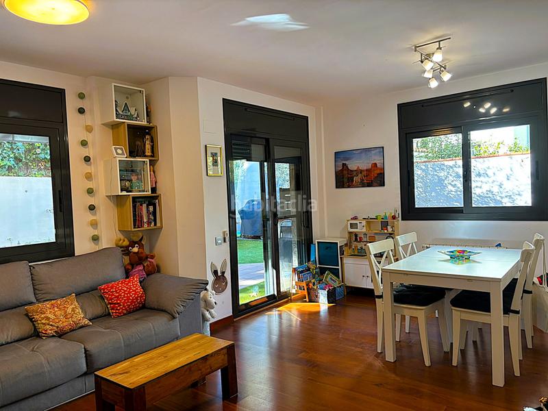 Foto f6dd57e9-be9a-4922-9899-ada29e665aad. Planta baixa amb calefacció aparcament a Martinica - Ateneu Cerdanyola del Vallès