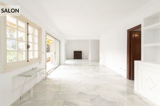 Pis en Miramar 35. Amplia vivienda  a reformar en pleno paseo de miramar en la excl