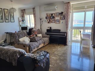 Lloguer Pis en Ensanche Centro - Puerto. Se alquila piso de 2 dormitorios y 1 cuarto de ba�o muy luminoso