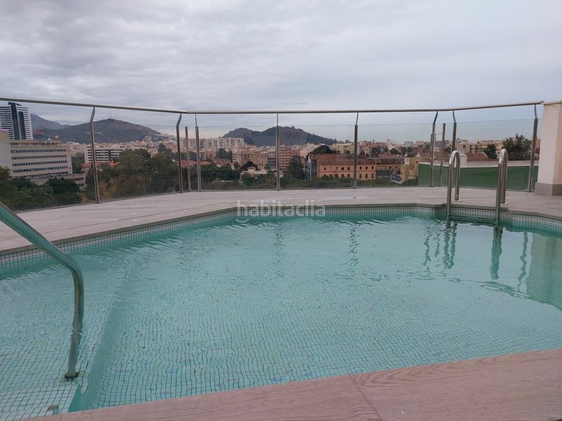 Foto fe233250-ffb6-47df-9b79-ae02282e280b. Lloguer pis amb calefacció piscina a Parque Victoria Eugenia Málaga