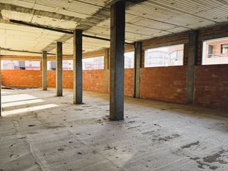 Local Comercial  Pompeu fabra. Gran local comercial en venda a una de les millors zones de bell