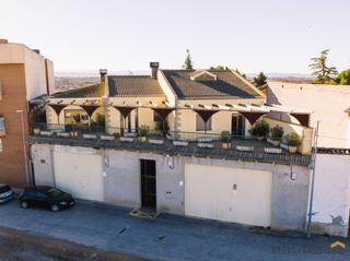 Casa a Bellpuig. Espectacular casa con gran almacen comercial