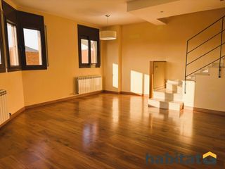 Reihenhaus  Riu corb. Casa con garaje, terraza y vistas tranquilas a 15 min de lleida