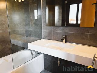Reihenhaus  Riu corb. Casa con garaje, terraza y vistas tranquilas a 15 min de lleida