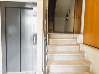 Pis  Ramon sanfeliu. Piso luminoso, amueblado y con parking en venta en bellpuig