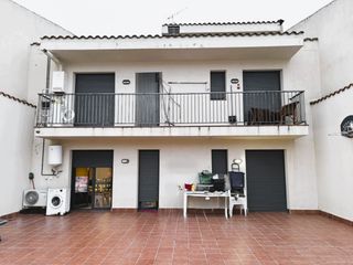 Flat  Verge de montserrat. Pis amb gran terrassa al centre de mollerussa  108.000