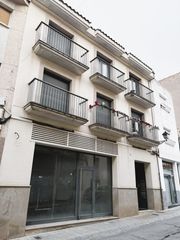 Pis  Verge de montserrat. Pis amb gran terrassa al centre de mollerussa  108.000