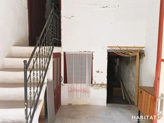 Casa adosada en Arbeca. Casa en venda amb molt potencial al centre darbeca