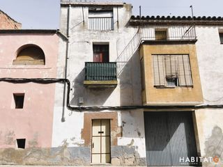 Reihenhaus in Arbeca. Casa en venda amb molt potencial al centre darbeca