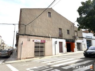Maison jumelée à Bellpuig. Oportunitat única al centre de bellpuig  edifici cantoner amb re