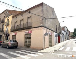 Casa adosada en Bellpuig. Oportunitat única al centre de bellpuig  edifici cantoner amb re