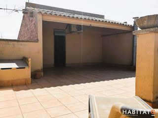 Maison jumelée à Bellpuig. Casa de poble amb dos habitatges independents, dos garatges i te