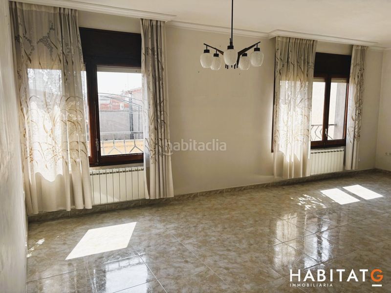Foto 911c29b2-e374-428d-bfe6-17f963b20f07. Casa adossada amb calefacció aparcament a Bellpuig