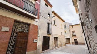 Casa  Del mig. Casa en venda a belianes amb terrassa i múltiples estances