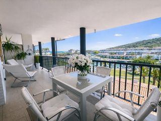 Location Appartement à Port d´Aro. Terraza, vistas puerto y mar, wifi, alquiler turístico.