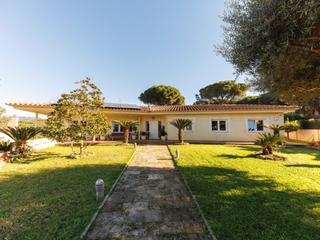Casa a Golf Costa Brava. Casa en una sola planta a 10 minutos de sant feliu