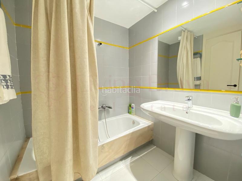 Foto 48f1cc68-4e16-4864-bd2f-1d51a416e7a0. Alquiler apartamento piso de 2 habitaciones con terraza y vistas en Platja d´Aro