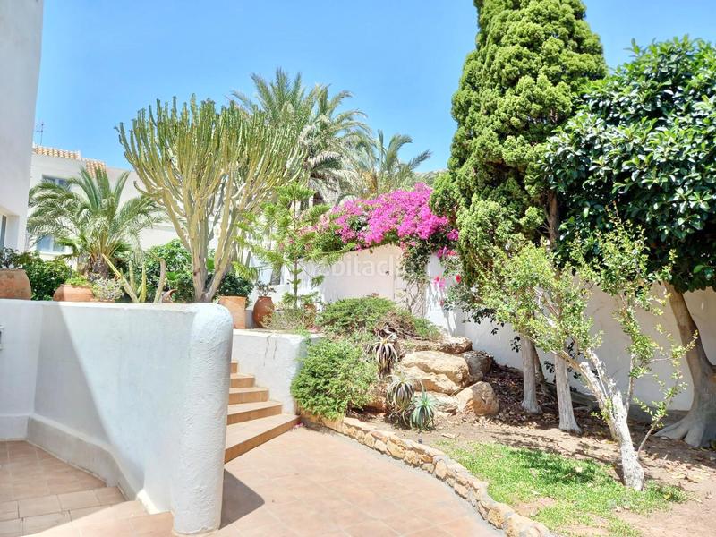 Foto 43fe9db9-99db-45f8-b64f-a5f579d3af27. Chalet  junto al campo de golf de Almerimar en Ejido (El)