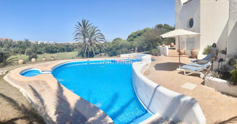 Foto d38b5fb5-9c88-406d-91ca-1b6f71e2daf9. Chalet  junto al campo de golf de Almerimar en Ejido (El)