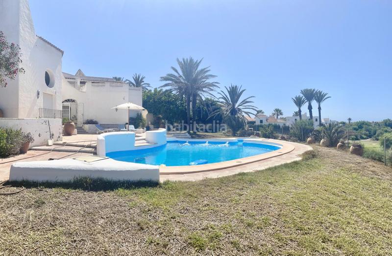 Foto e7ed9114-ddce-4f8e-96ad-76275b97b4e5. Chalet  junto al campo de golf de Almerimar en Ejido (El)