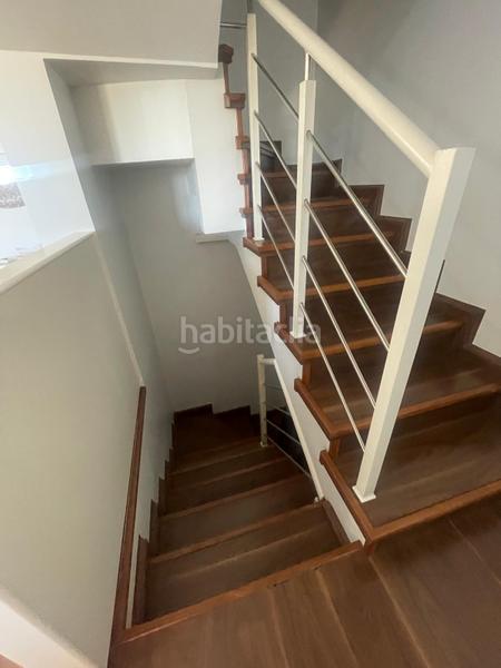 Foto 3fc5cb70-3fbd-4438-ac9a-adca28c28dd5. Casa duplex con sotano en Santa María del Águila Ejido (El)