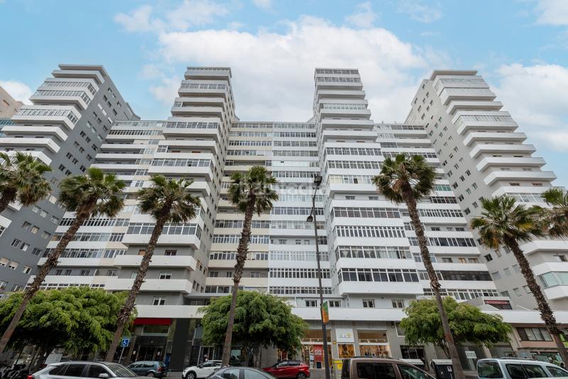 Foto d724bcd1-caa8-47c6-97a5-2ea76fe6626f. Piso en avenida josé mesa y lópez 63 en Santa Catalina - Canteras Palmas de Gran Canaria (Las)