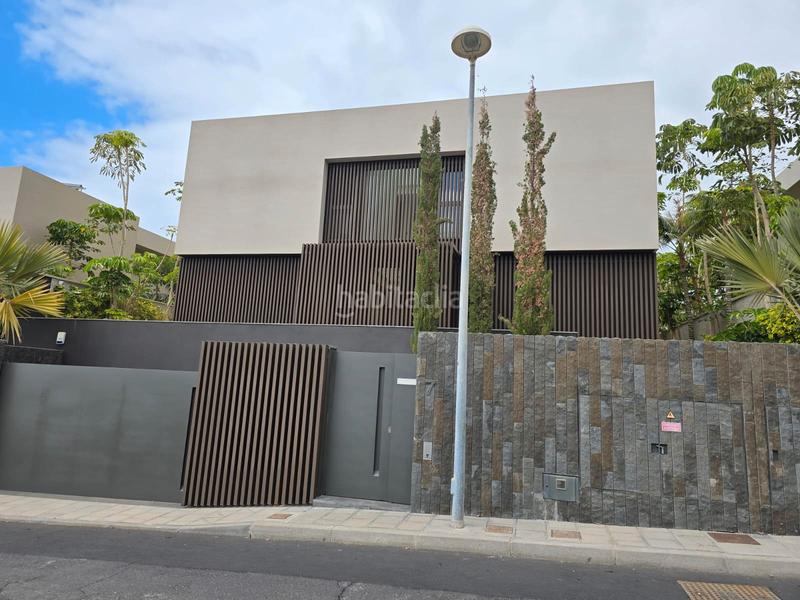 Foto 97a6a8ba-b9a1-4c82-8d9d-a3c5b1db9560. Chalet villa en costa en La Caleta Adeje