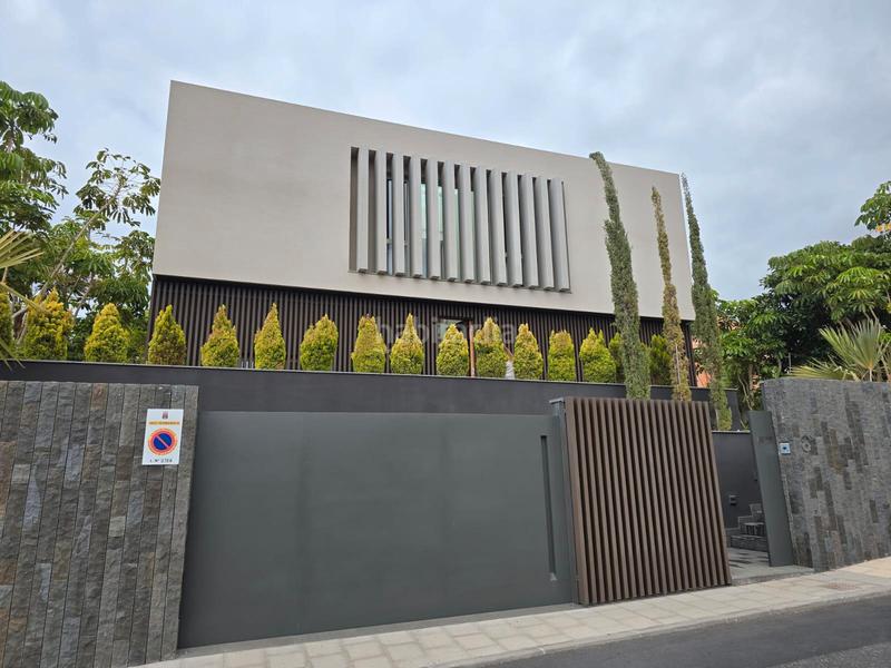 Foto f2837672-1bc6-473d-9c3f-75d8a3d5c5d7. Chalet villa en costa en La Caleta Adeje