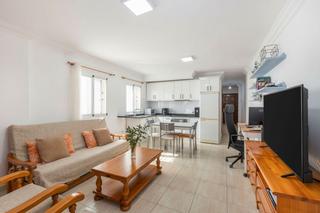 Flat in Calle Mariana Pineda 34