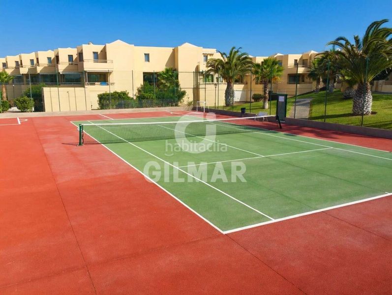 Foto b58d2a88-470f-4709-af46-01812956b6a6. Casa adossada amb piscina a Los Abrigos Granadilla de Abona