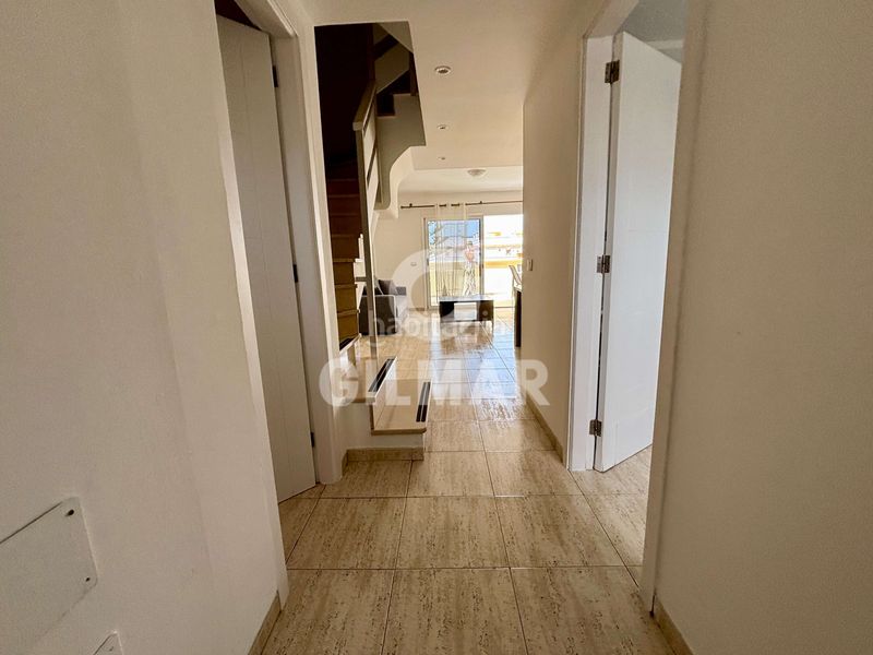 Foto f7276b1f-fe67-428a-bba5-c4f714cf629e. Dúplex a calle helsinki 24 a Playa del Duque Adeje