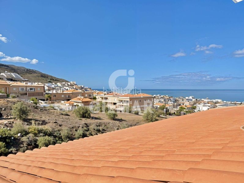 Foto c61b1440-808b-492d-8a20-fd8e33c7cade. Casa adossada amb aparcament a Playa Fañabé Alto Adeje