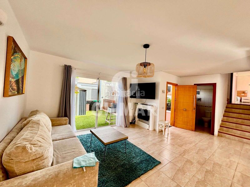 Foto 435ae4f4-e39b-4c26-8321-edad54f41cc4. Casa aparellada a Playa Fañabé Alto Adeje