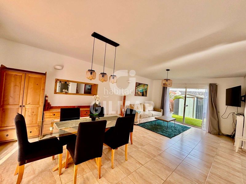 Foto 8da7ae48-4d8c-4110-909d-bd5345f32905. Casa aparellada a Playa Fañabé Alto Adeje