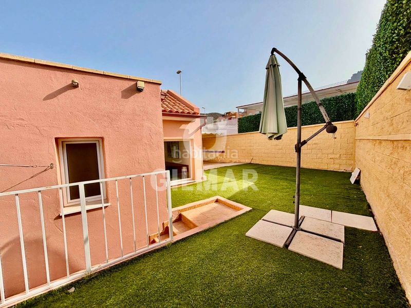 Foto 8fd49656-f4d9-4640-90f2-17bd298ca086. Casa aparellada a Playa Fañabé Alto Adeje