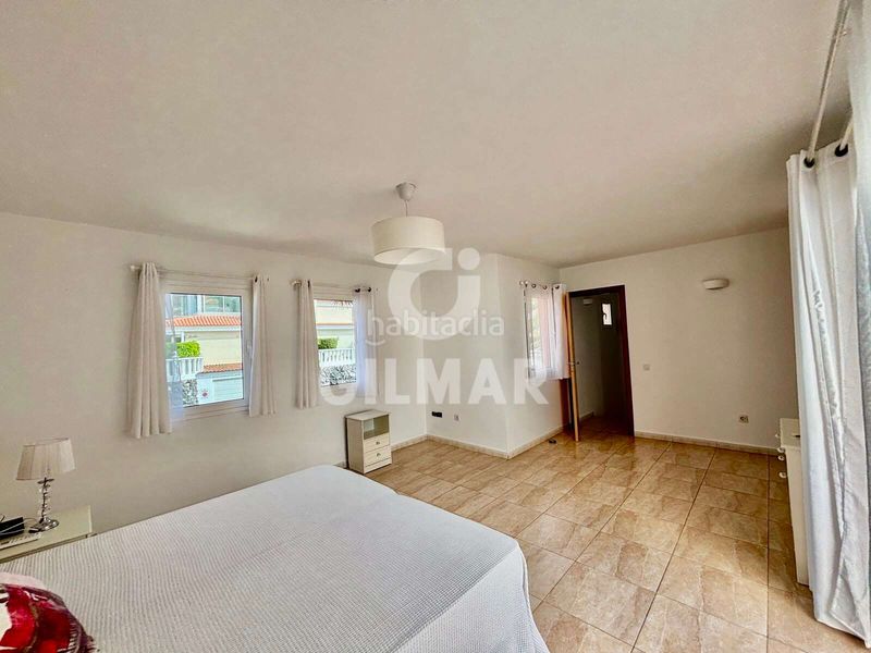 Foto afd3abae-6df5-4cc4-ada2-a4c5c6a567a8. Casa aparellada a Playa Fañabé Alto Adeje