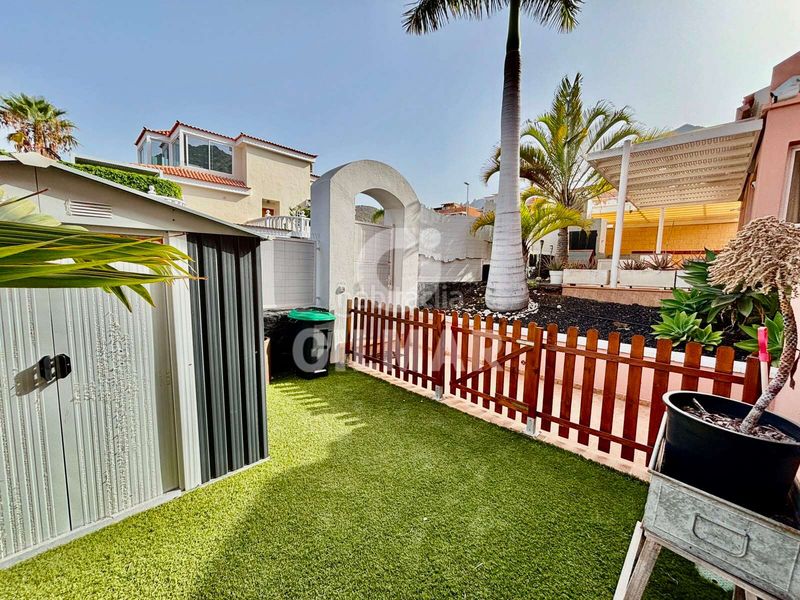 Foto bc103747-06f6-4565-a709-bb9bfe13a56b. Casa aparellada a Playa Fañabé Alto Adeje