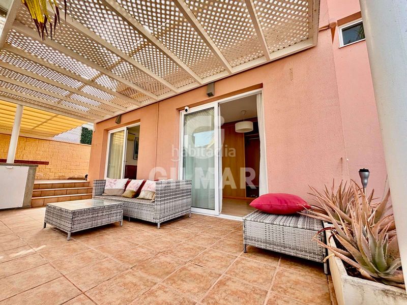 Foto d465b23b-b137-494f-b5c3-235e6e453f80. Casa aparellada a Playa Fañabé Alto Adeje