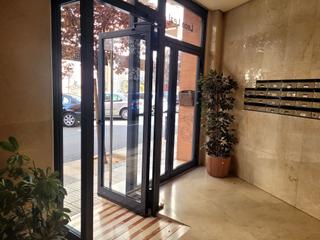 Dúplex  Calle león leal. Vivienda duplex muy centrica con plaza de garaje.