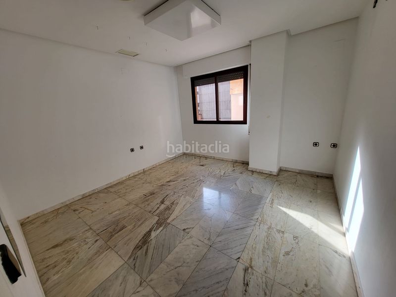 Foto a6398dba-6566-4dd8-8ce3-02c158787a86. Local comercial a Centro Cáceres