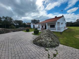 Pis a La Cañada - Aldea Moret. Chalet con parcela de 1.550 m2 junto a caceres