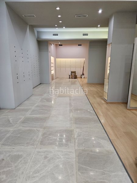 Foto be7be458-185e-48f6-8103-e7da9269a265. Lloguer local comercial a Centro Cáceres