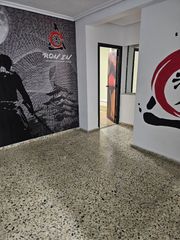 Geschäftsraum  Avenida de hernán cortés. Local muy céntrico en venta