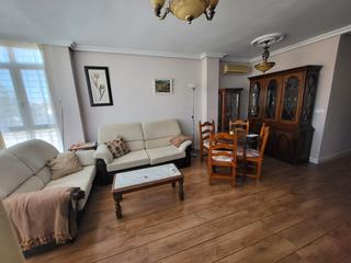 Miete Etagenwohnung  Calle la roche sur yon. Piso de tres dormitorios, reformado,
