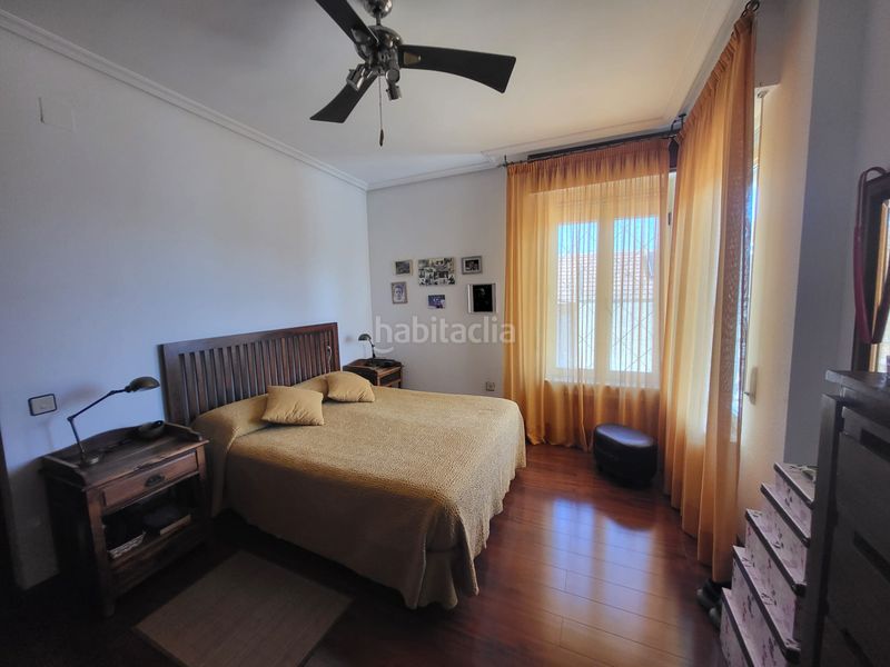 Foto aea53983-fa51-448e-8e41-3a9d7d2b8007. Chalet  indepemdiente con parcela de 650m2 en Cáceres