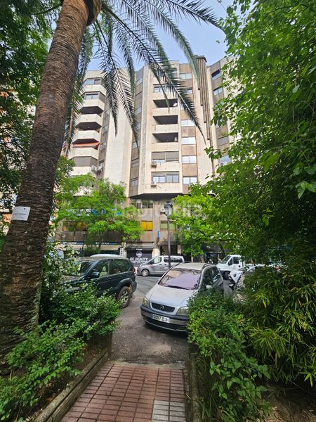 Foto 096b1005-04fb-43c4-9062-2a46915c18eb. Pis amb aparcament a Centro Cáceres