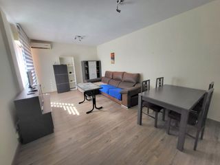 Rent Flat  Calle río jerte. Piso de estudiantes  muy bien consevado con 4 dormitrios y 2 bañ